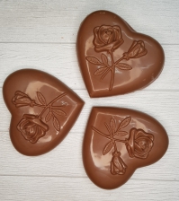 Шоколадное сердце с орехами